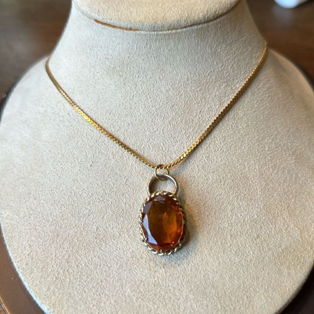 Vintage Pendant Necklace!